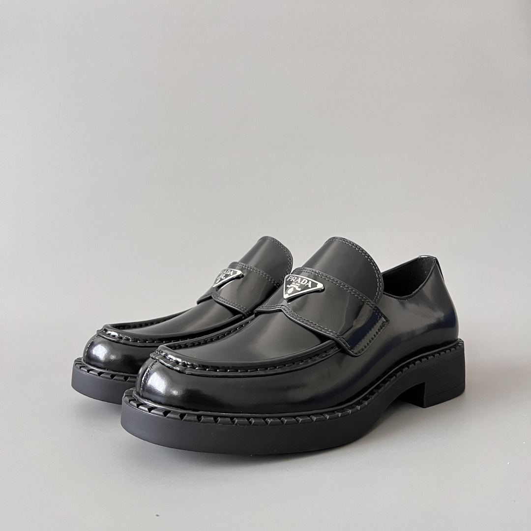 초콜릿 브러시드 가죽 로퍼