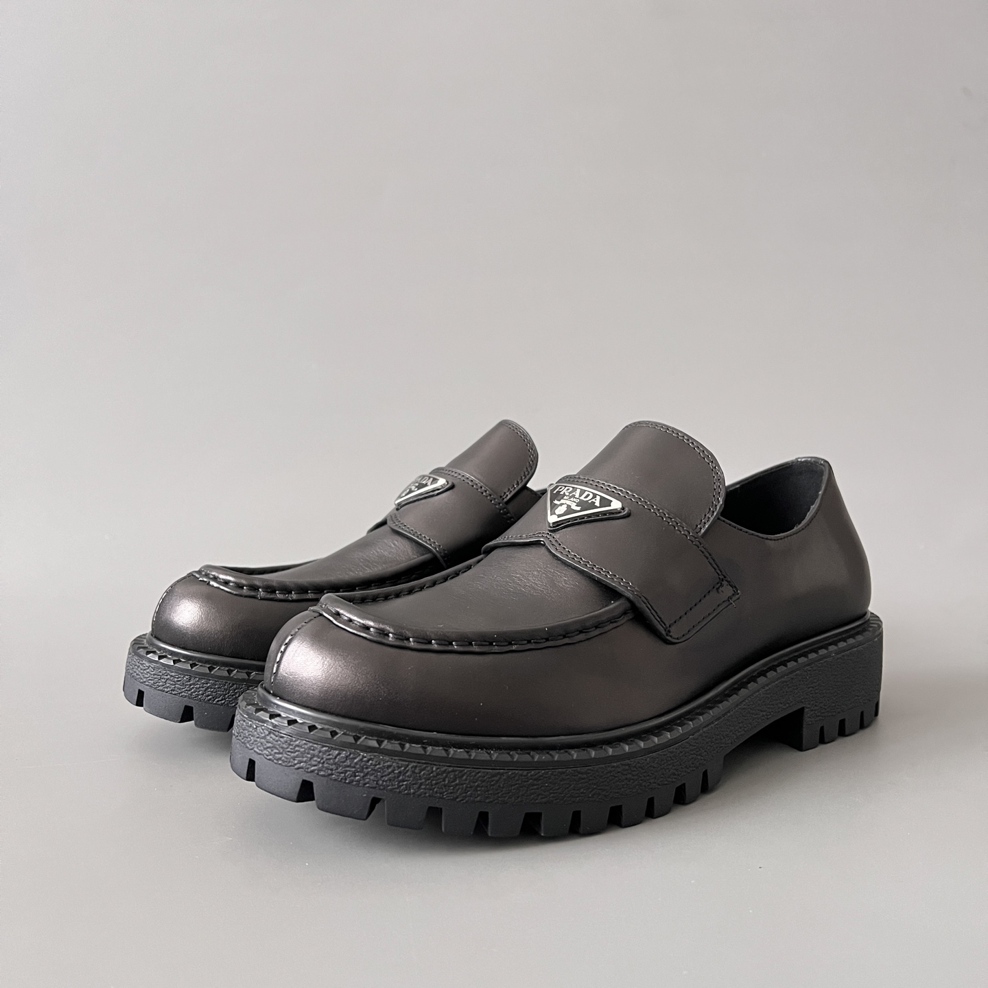 초콜릿 브러시드 가죽 로퍼