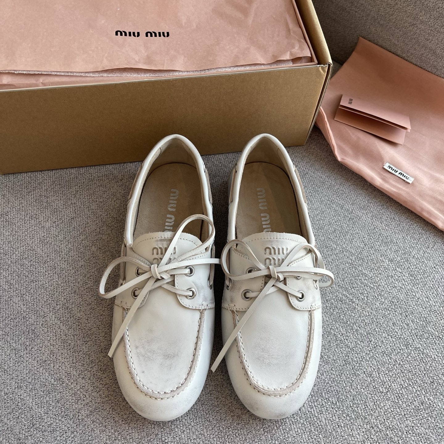 미우미우 언라인드 블리치드 보트 슈즈