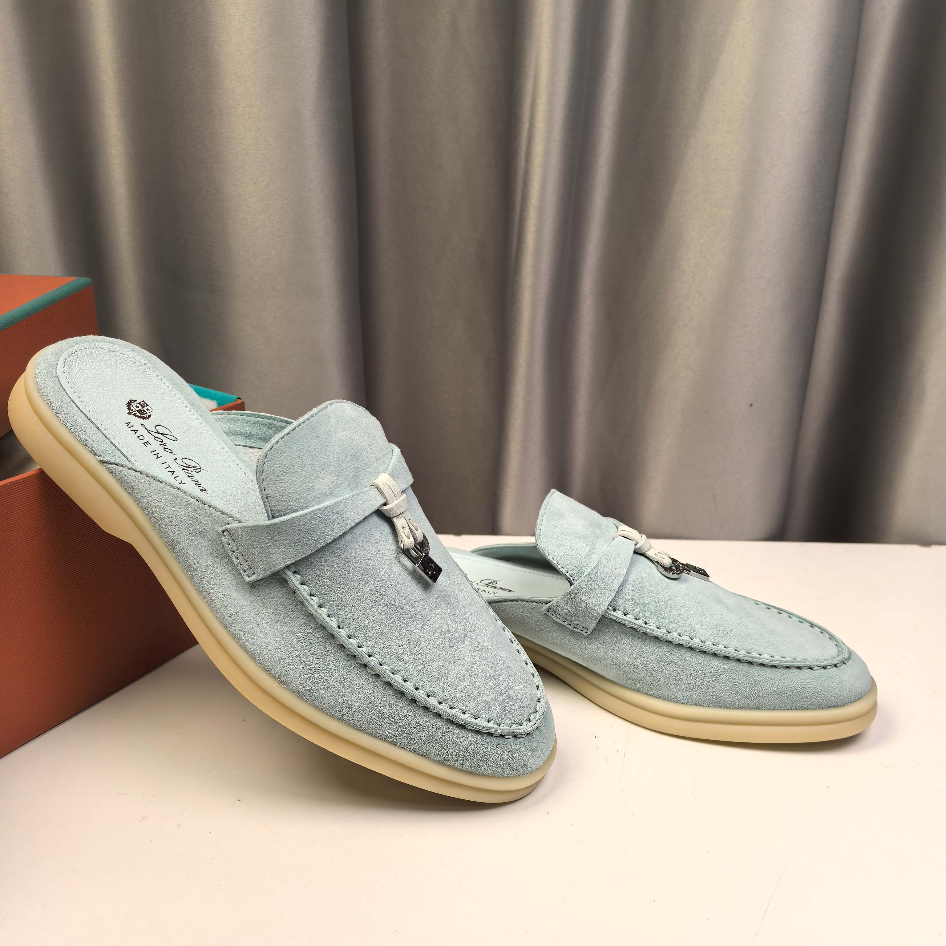 로로피아나 참스 워크 바부슈