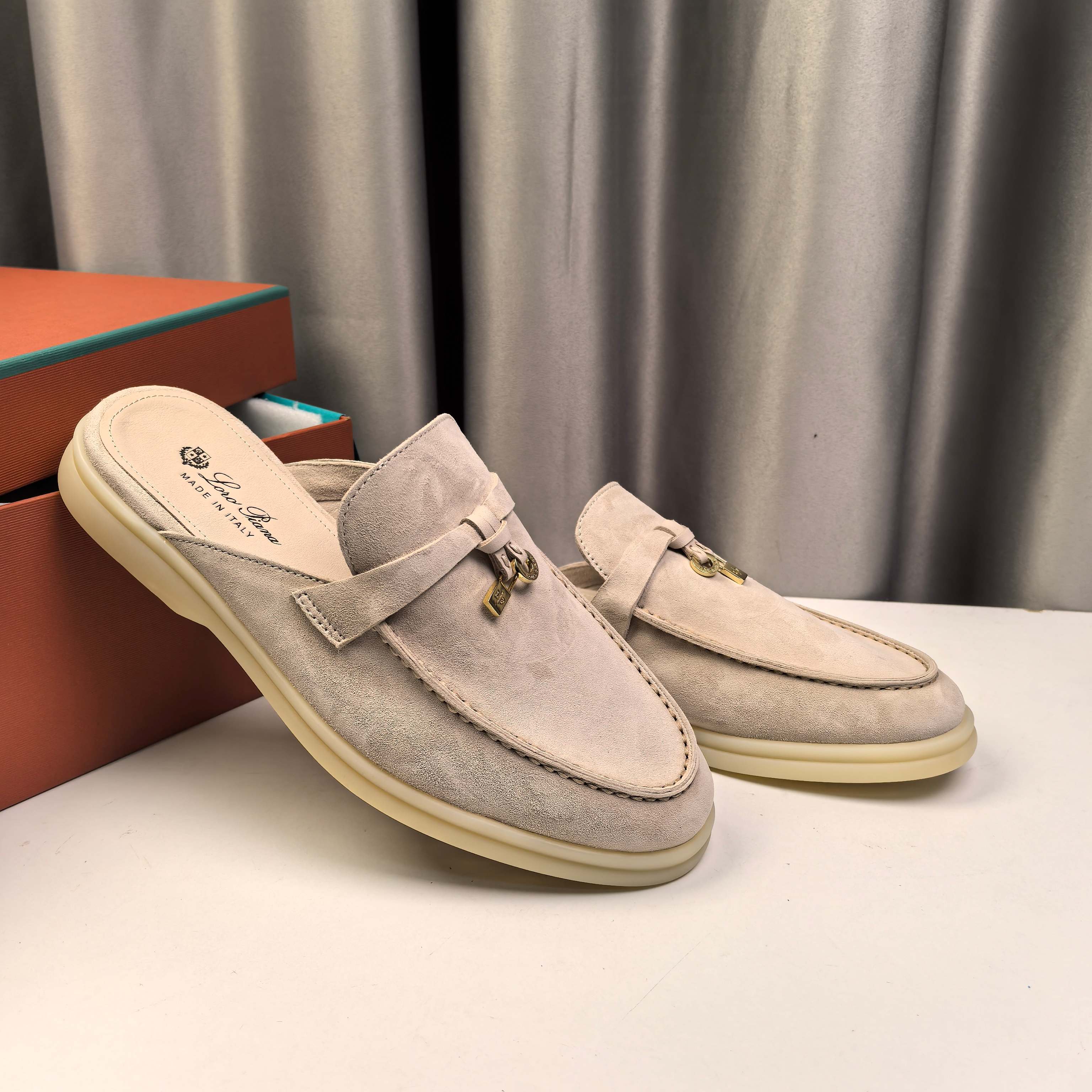 로로피아나 참스 워크 바부슈