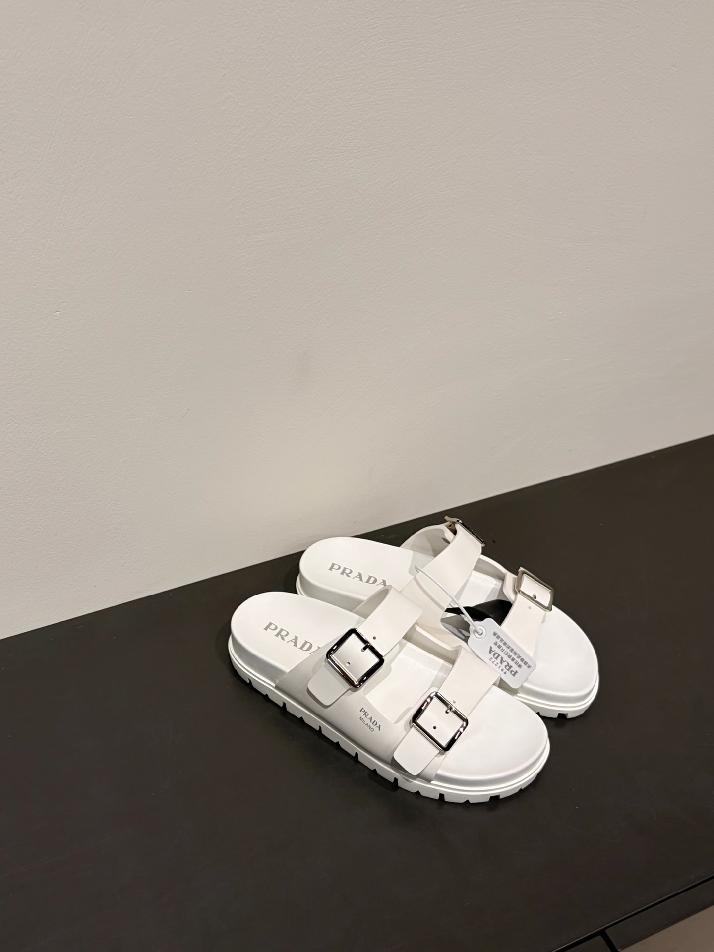 프라다 신상 더블 스트랩 샌들