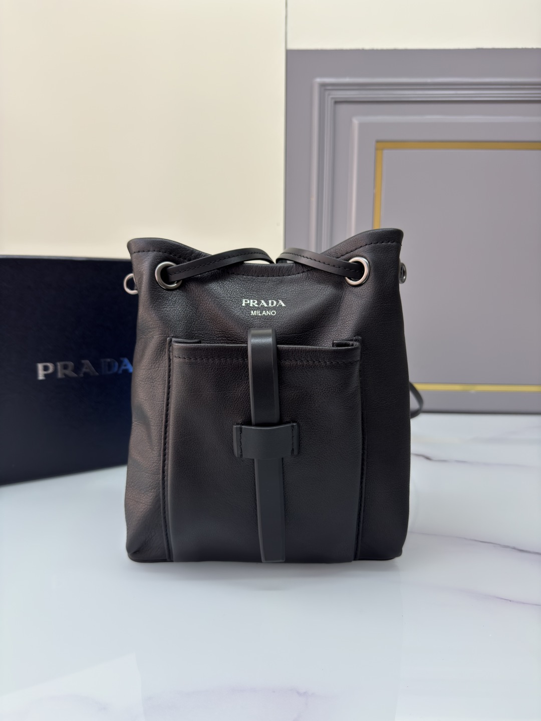 프라다 레더 미니 숄더백 1BH288  25x24cm