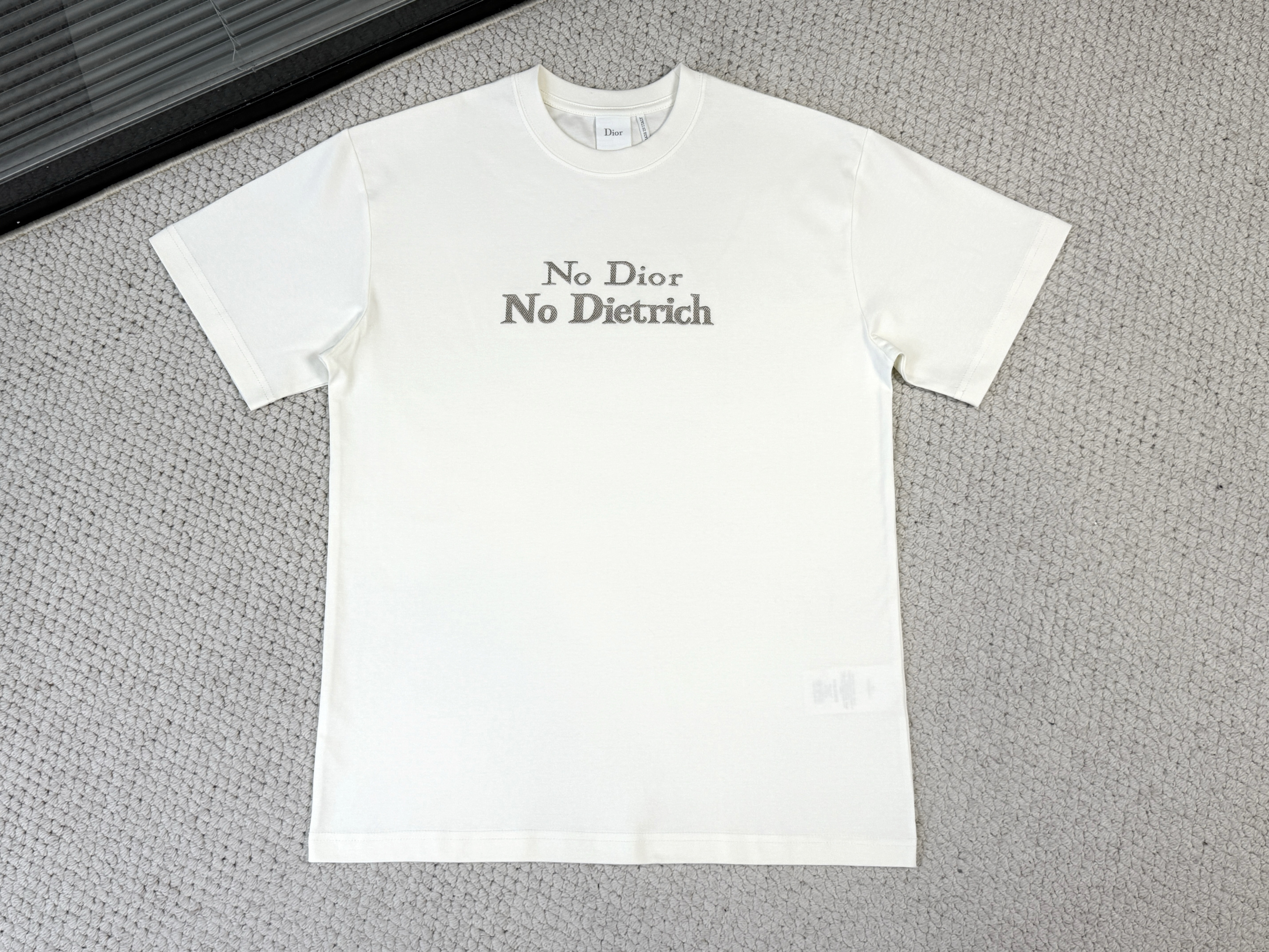 디올 자수 티셔츠 693J661A3282