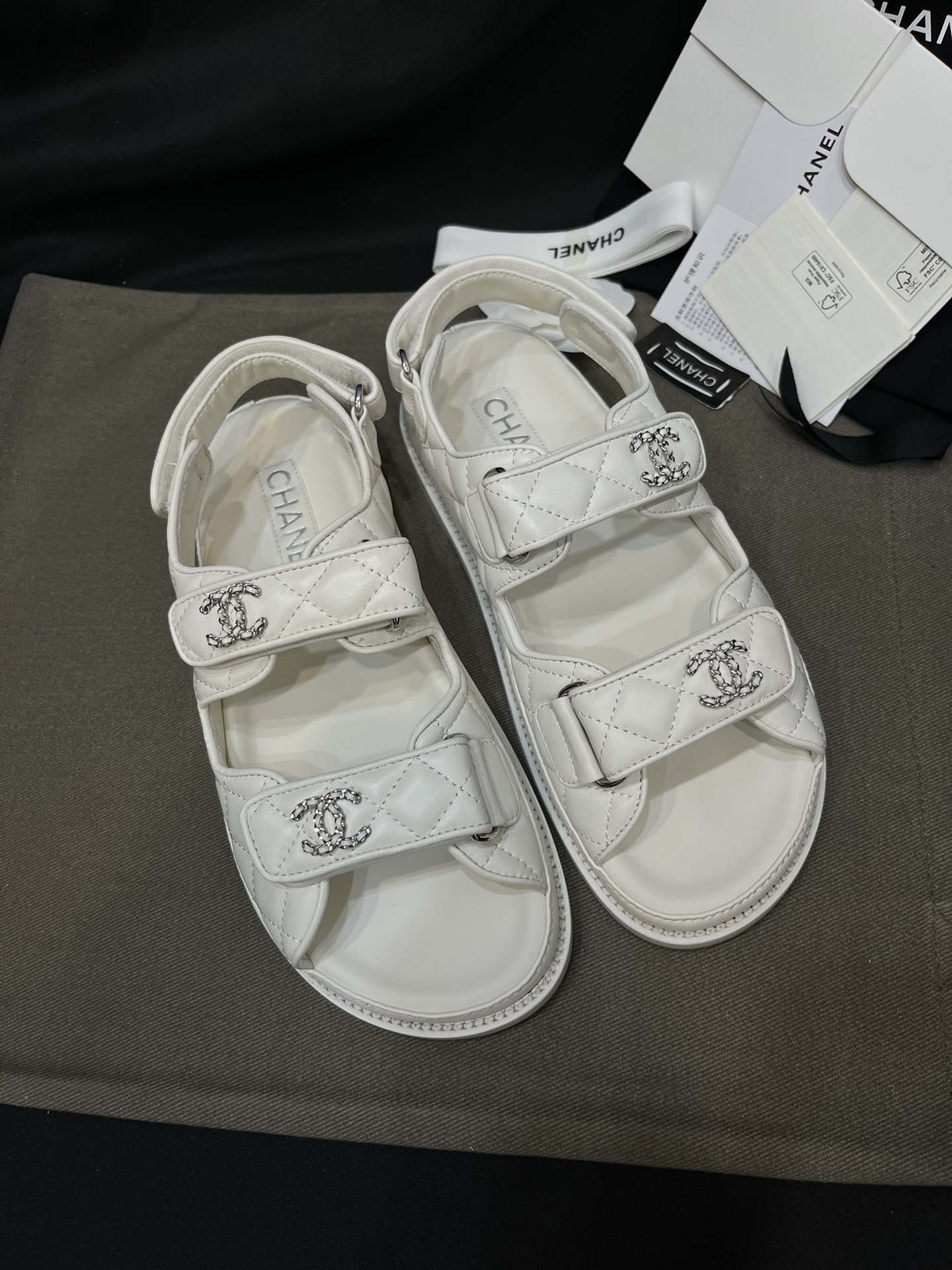 25년 샤* CC로고 벨크로 샌들 캐비어