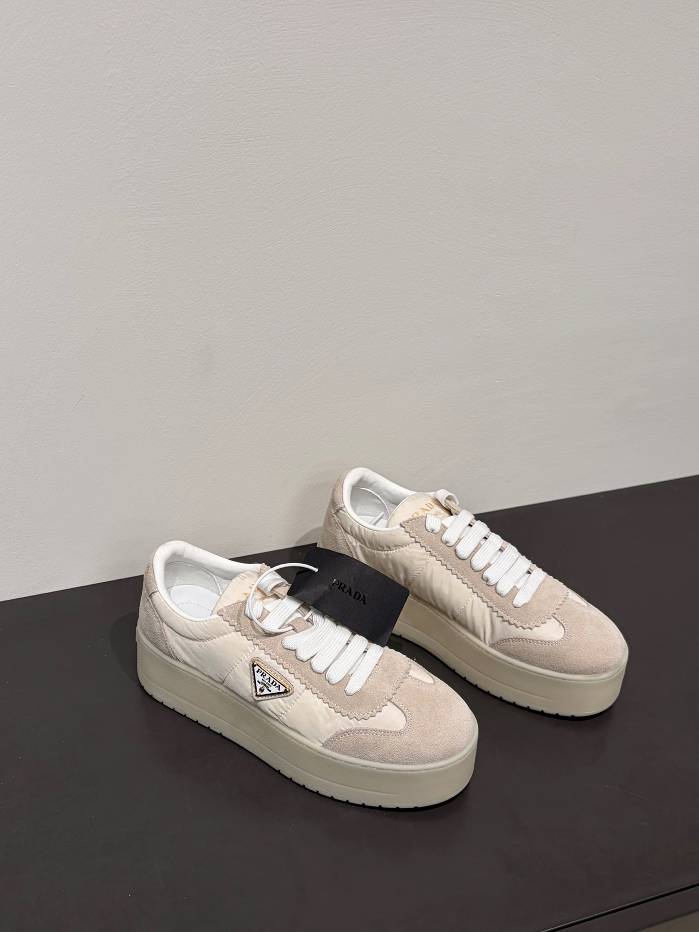 프라다 더블 휠 리나일론 개버딘 스니커즈