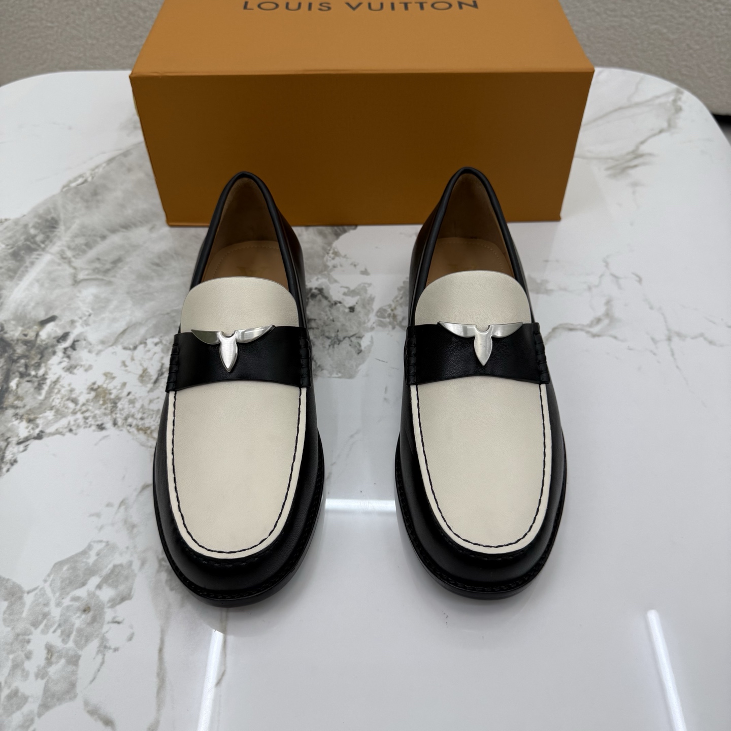 1AIYV2 LV Oxford Loafer로퍼