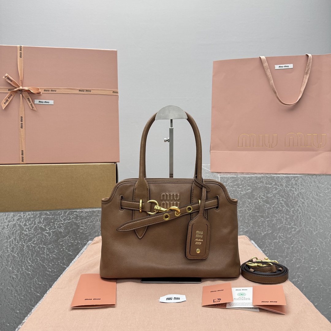 미우 미우 아방츄어 나파 레더 백 오크  31x 23 x 10cm