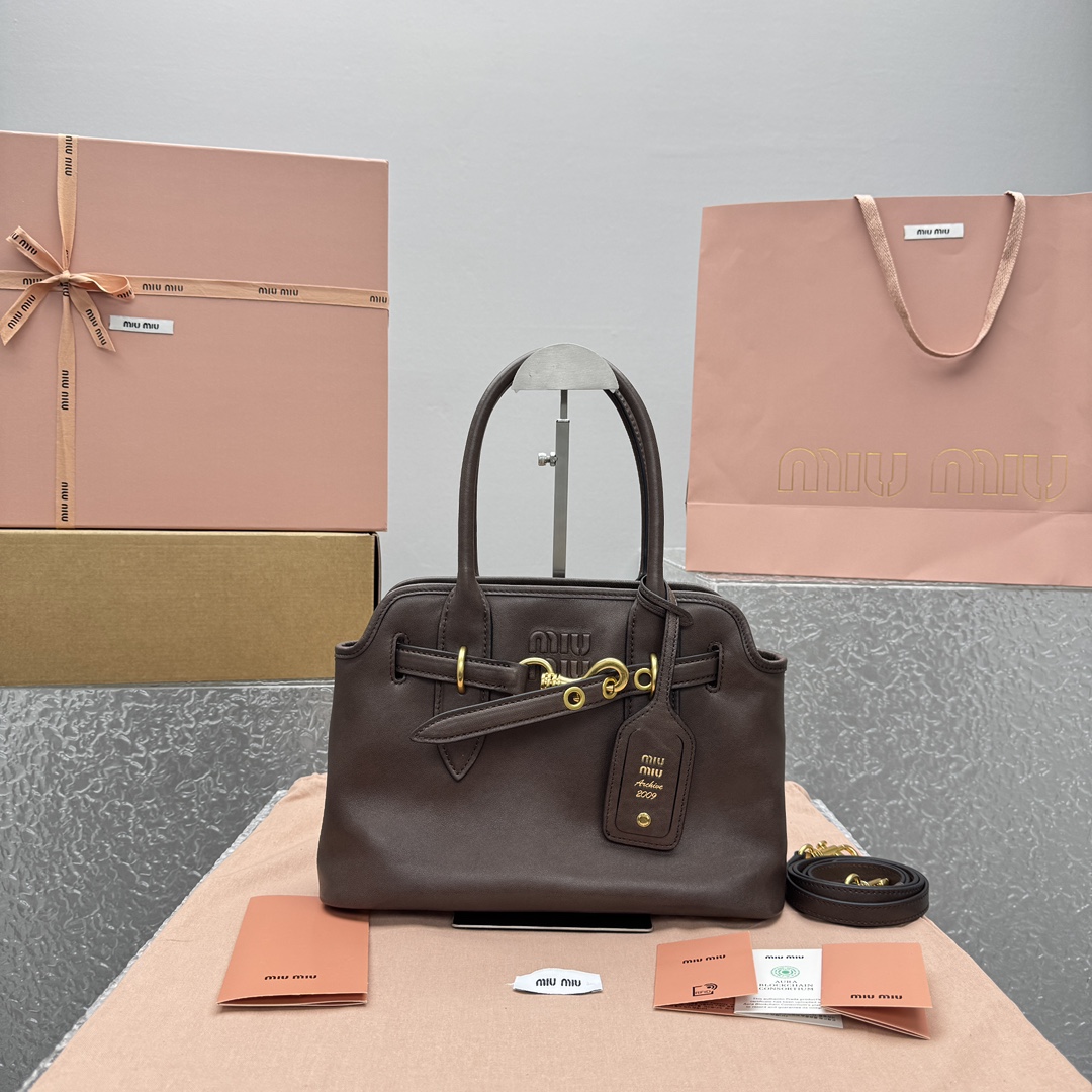 미우 미우 아방츄어 나파 레더 백 오크  31x 23 x 10cm