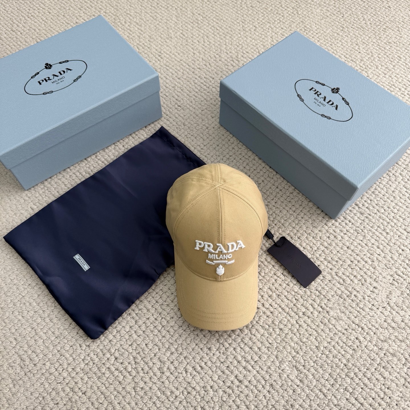 프라다 야구 모자 카키 자수 로고 1HC274