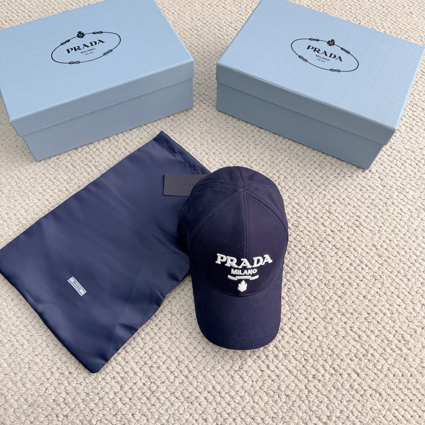 프라다 야구 모자 카키 자수 로고 1HC274