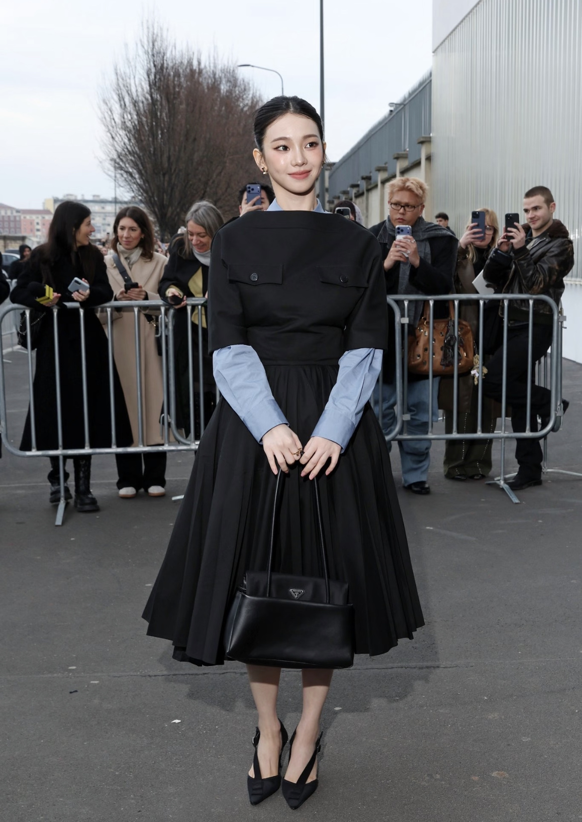 프라다 리나일론 플랩 패시지 미디엄 백 1BA495  28x14.5x12cm