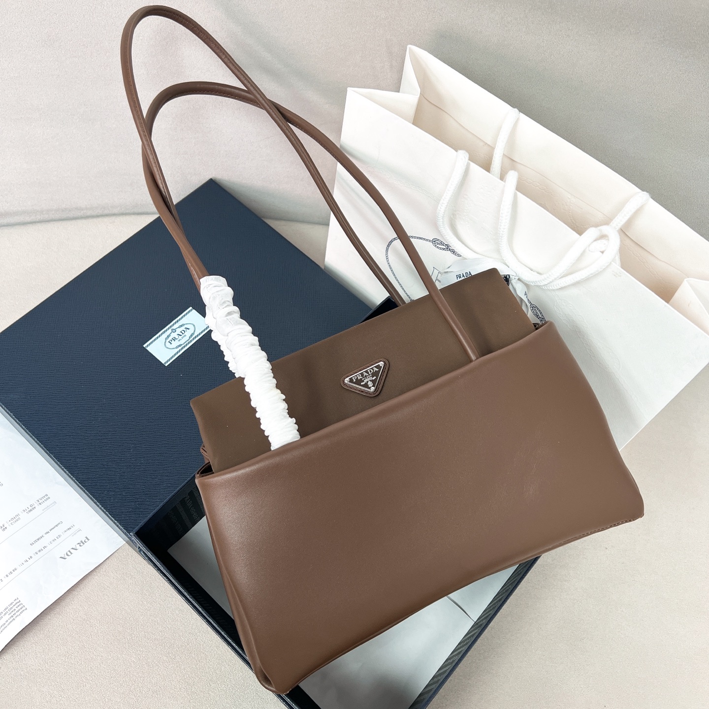 프라다 리나일론 플랩 패시지 미디엄 백 1BA495  28x14.5x12cm