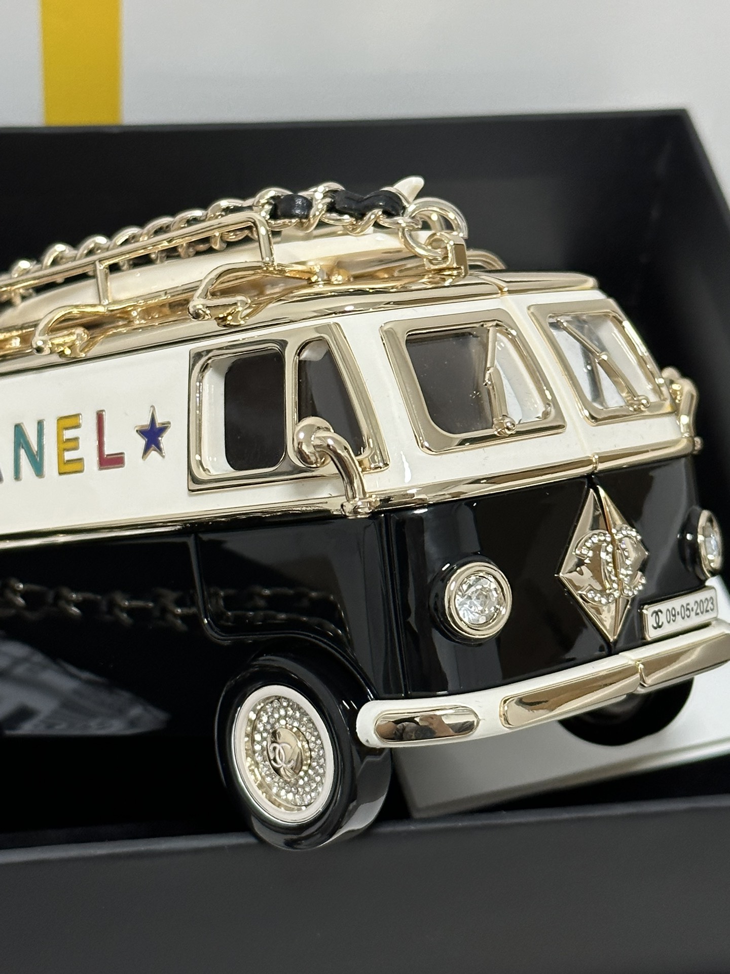 샤* AS4590  9.4x16x8.7cm