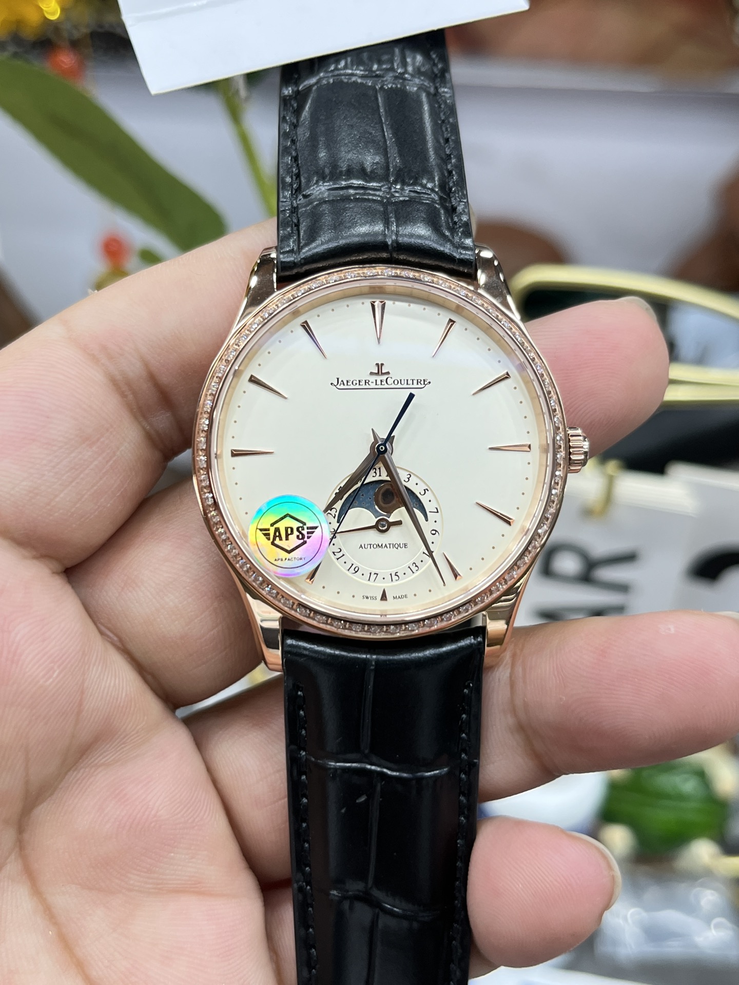 APS | 예거르쿨트르 마스터 울트라 씬 문｜39mm｜Cal.925 무브먼트 Q1362503