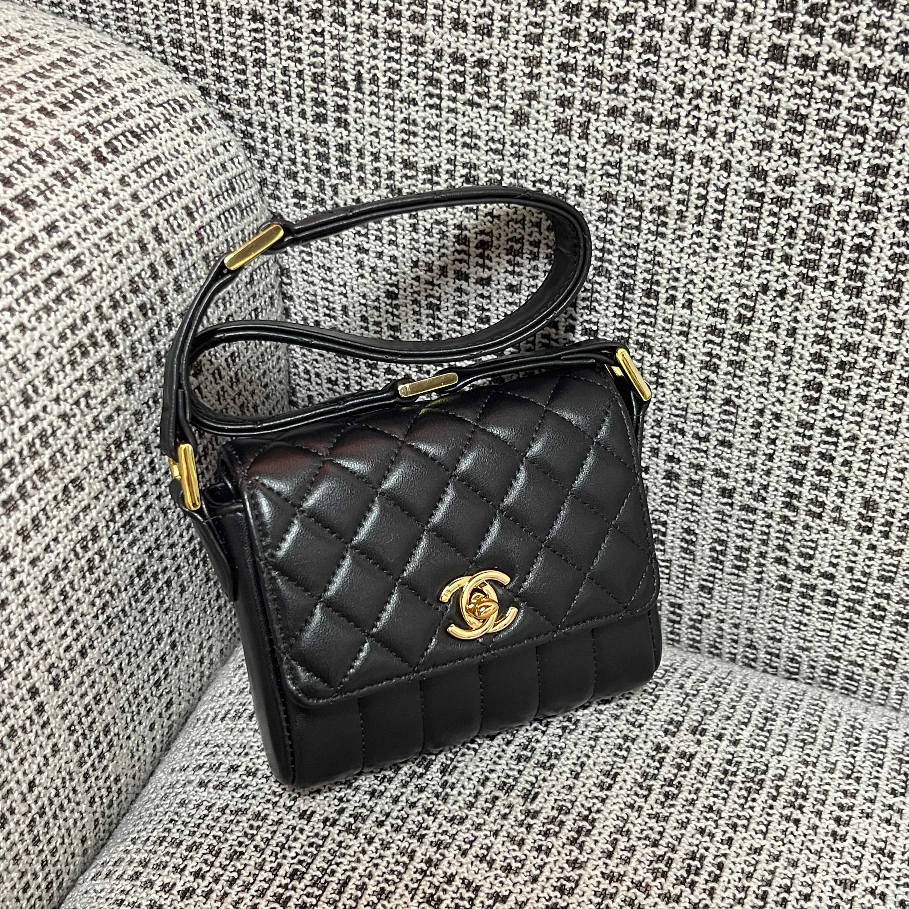 샤*  Vintage Mini Quilted Flap Bag  14X12X5cm