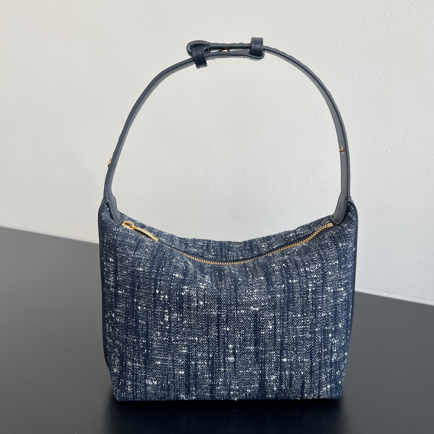 보테가베네타 네이비 화이트 월리스 핸드백 815689