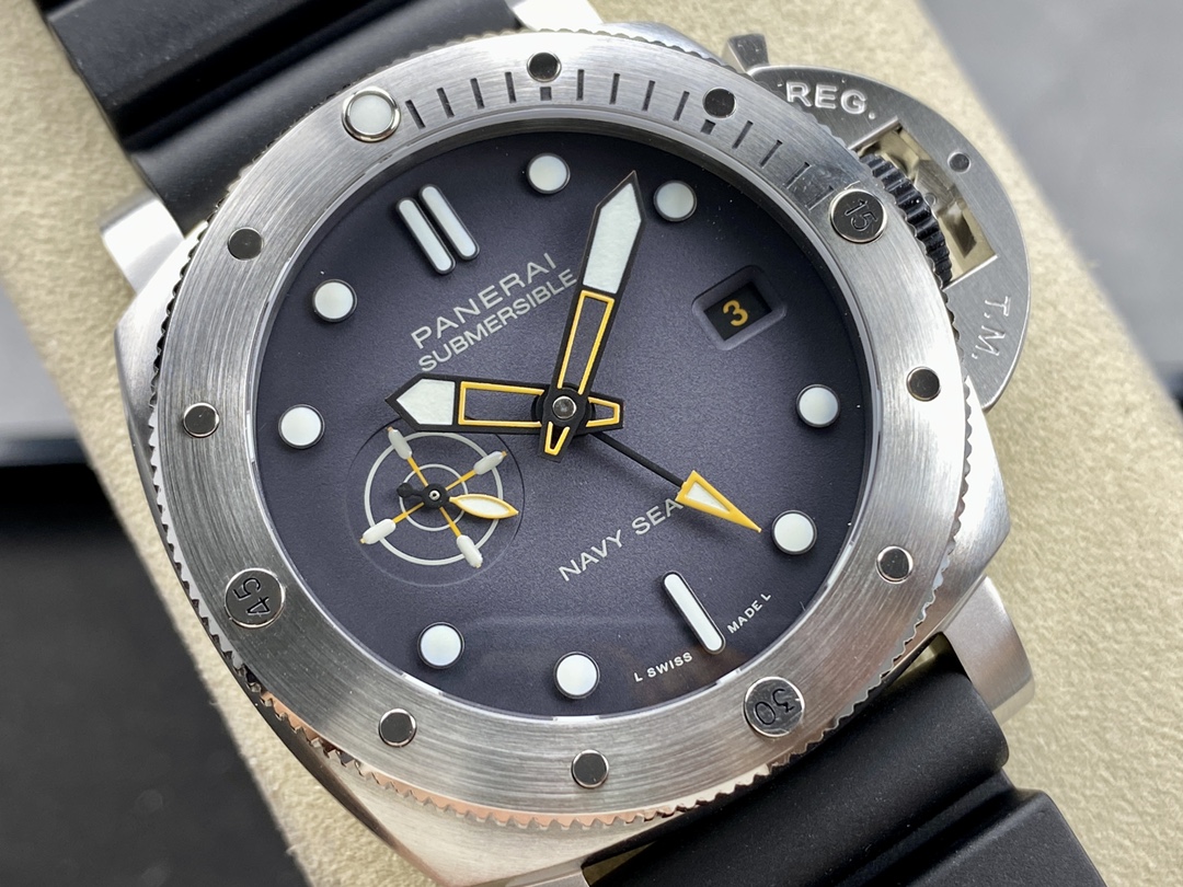 VS l 44mm l P9000무브먼트 l  파네라이 PAM1323