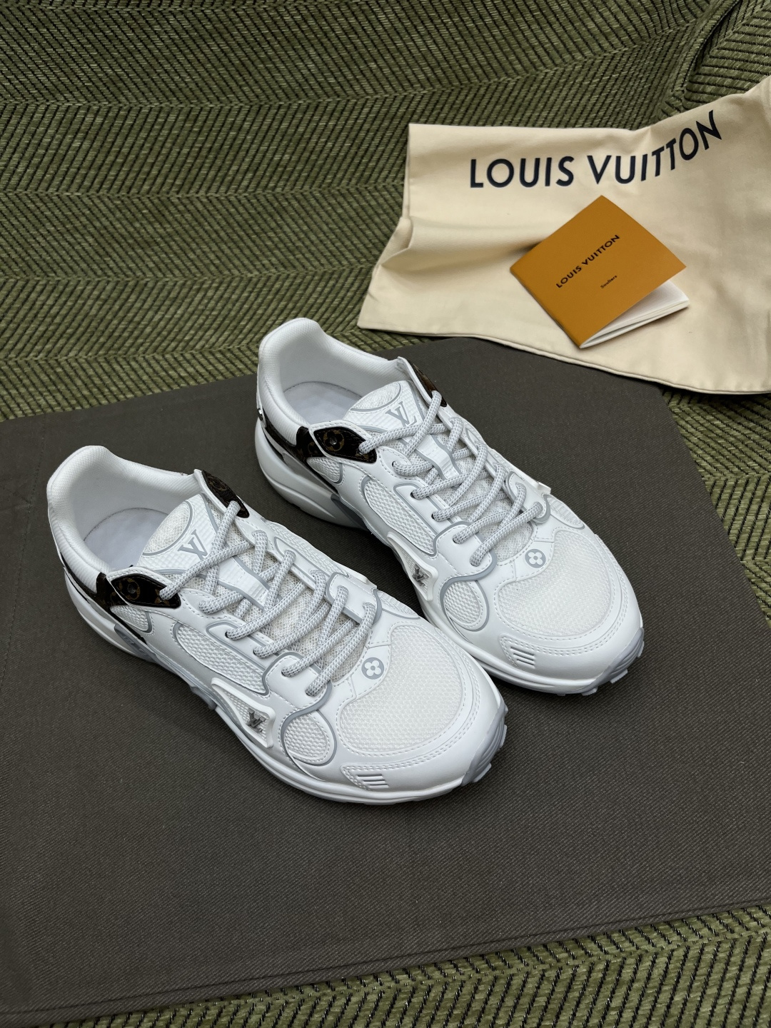 LV 올림피아 스니커즈