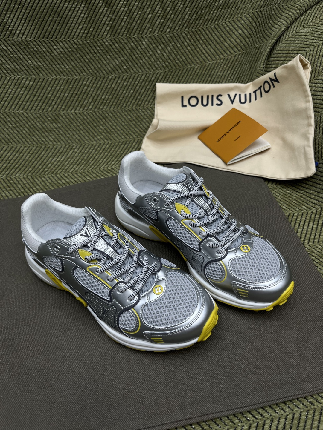 LV 올림피아 스니커즈