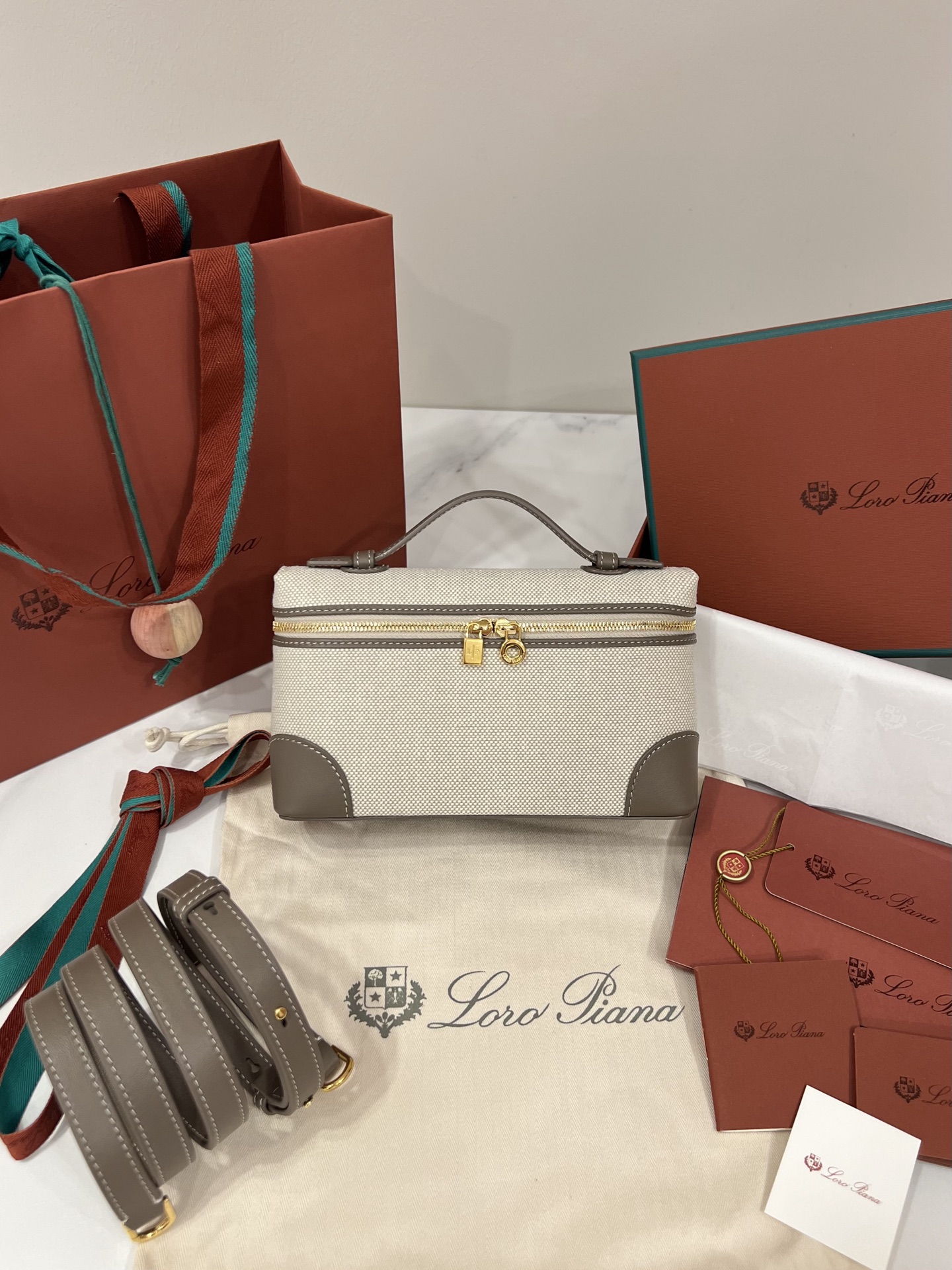 로로피아나  Extra pocket L19 19×7×12cm