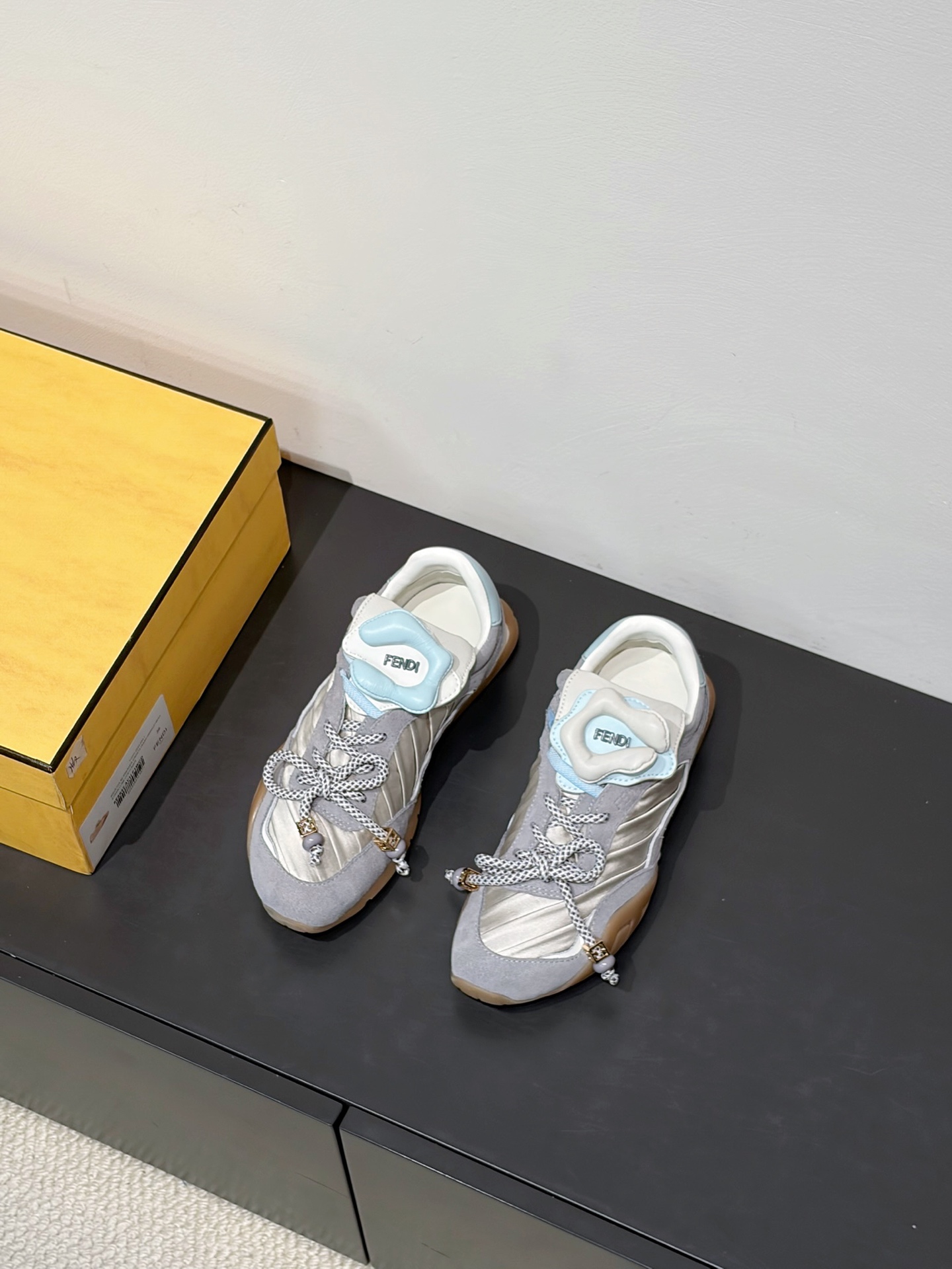 펜디 플로우 스니커즈