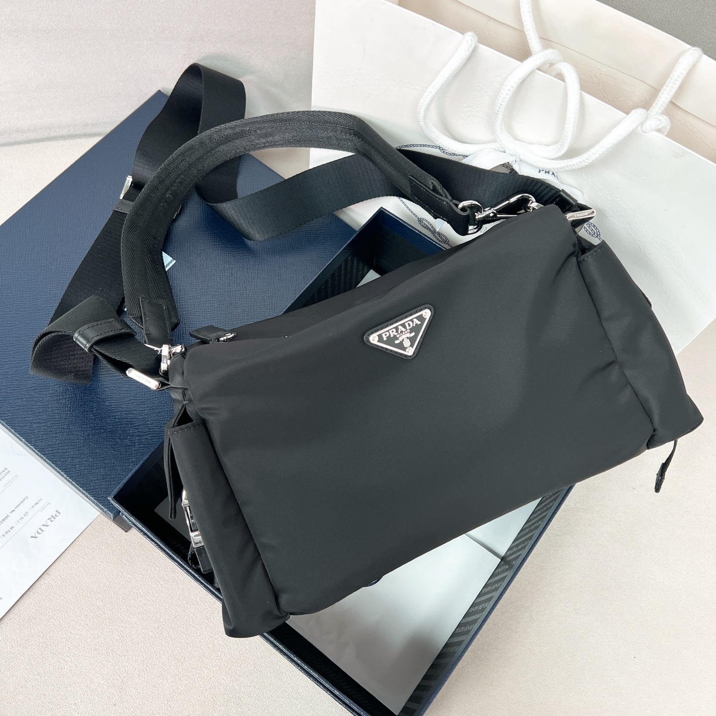 프라다 익스플로어 레더 백 2VH206 31x17x11cm