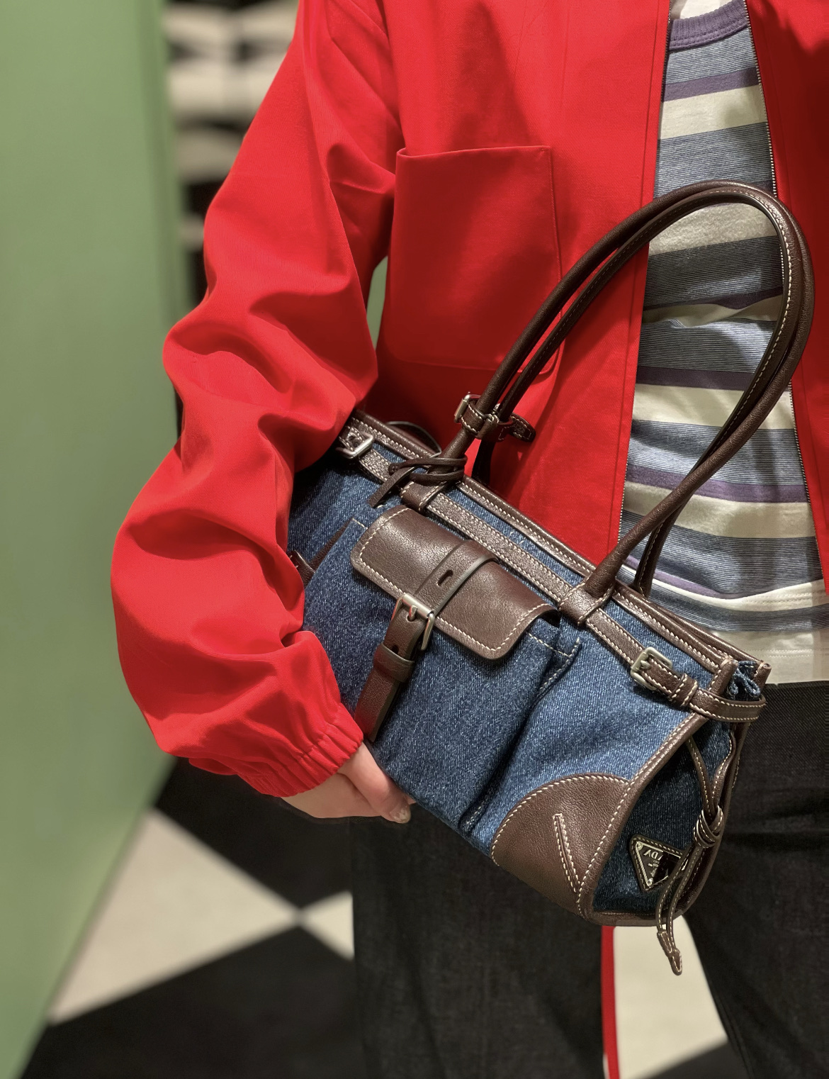 프라다 미디움 레더 핸드백 1BA426 32x15x13cm