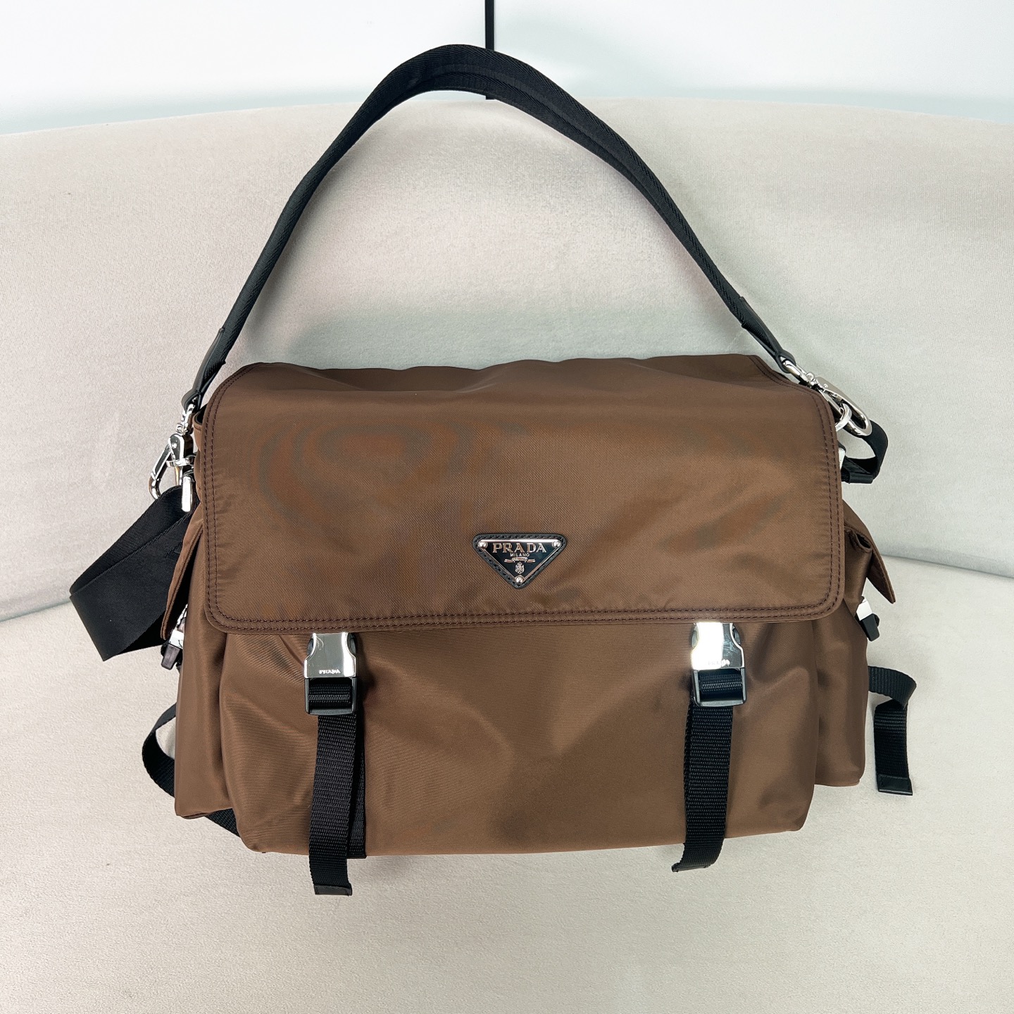 프라다 크로스 숄더백 2VD082 42x22x20cm